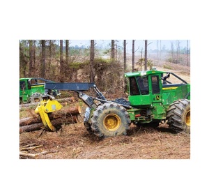 รถลากไม้รุ่น Loggers Choice John Deere 648L-II พร้อมอุปกรณ์จับไม้ขนาดใหญ่และเบาะนั่งหมุนได้เพื่อการมองเห็นของผู้ควบคุมสูงสุด - Product Image 5