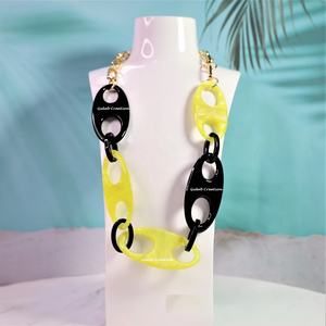 Collar de mujer ligero de moda hecho a mano, joyería de moda de cuentas de resina Ovalada para el estilo diario disponible en todos los colores - Product Image 3