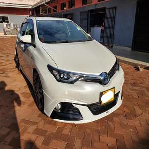 Modelo Toyota Auris Coches usados Frescos y limpios Sin historial de accidentes Velocidad máxima Bastante usado Volante a la izquierda y a la derecha Precio barato - Product Image 2