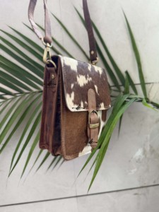 Venta al por mayor de pelo en la piel Hide Sling Bag elegante bolso cruzado piel de vaca de cuero de lujo de alta calidad de múltiples usos bolso bohemio - Product Image 2