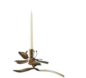 Soporte de vela artístico Premium con diseño contemporáneo elegante para una decoración interior elegante y un ambiente festivo - Product Image 4