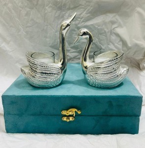 Lampe de coulée traditionnelle en aluminium plaqué argent Kerala Deep Ceremonial Gift in Velvet Box - Product Image 5