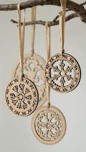 Ornement décoratif en bois suspendu de Noël idéal pour l'emballage de cadeaux de fête et de vacances d'hiver - Product Image 2