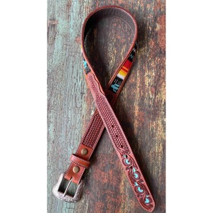 Ceinture en cuir unisexe haut de gamme, style western, avec motifs floraux, sculptée à la main, cloutée, boucles en acier inoxydable durables, logo personnalisable, motif cheval personnalisable - Product Image 1