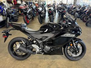 Moto YZF-R3 2026 - Product Image 2