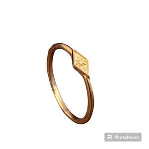 Anillo de sello de estrella chapado en oro de 14K súper brillante de moda, anillo apilable de oro, joyería pequeña para mujeres y hombres, moda para ambos - Product Image 1