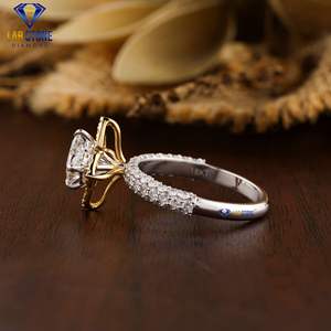 Anillo de Diamantes de Corte Redondo y Personalizado de 1.98 TDW, Oro Blanco, Engaste Pavé, Diamante HPHT/CVD, Piedra de Laboratorio - Product Image 3