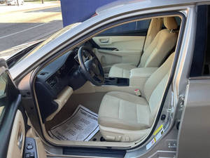 Toyota Camry LE Usado del 2017 - Product Image 5