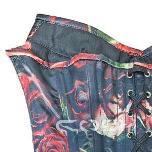 Corset bustier sur mesure en satin imprimé roses rouges, avec baleines en acier, idéal pour les soirées et la mode gothique - Product Image 5