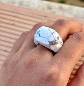 Anillo facetado de piedras preciosas de howlita natural, anillo hermoso tallado a mano, anillo llamativo, joyería de piedras preciosas de howlita - Product Image 5