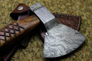 Hache viking artisanale de qualité industrielle en acier à haute teneur en carbone, manche en bois naturel, étui en cuir pour le camping, la vie quotidienne et les activités de plein air - Product Image 5