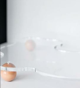 Plateau alimentaire en acrylique transparent durable avec poignées Organisateur élégant Parfait pour la cuisine à la maison et l'utilisation de la restauration rapide - Product Image 4