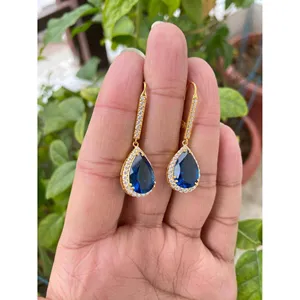 Boucles d'oreilles pendantes en argent 925 avec topaze bleue et plaqué or rose, forme géométrique, pour mariage ou soirée - Product Image 2