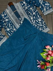 Collection de vêtements ethniques indiens avec motif de broderie sur tissu chinon lourd pour femme - Product Image 3