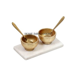 Juego de 2 cuencos de forma redonda de aluminio chapado en oro de alta calidad con cuchara y bandeja de mármol rectangular de proveedor indio - Product Image 1