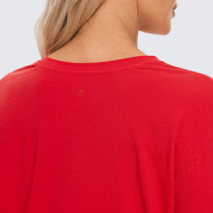 Camiseta de mujer de talla adulta a precio de fábrica, camiseta de mujer a precio al por mayor, camiseta de mujer de manga corta con cuello redondo hecha a medida, camiseta de mujer - Product Image 3