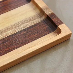 Bandeja rectangular de madera para servir, hecha a mano con madera maciza natural con un acabado pulido suave, ideal para una mesa de comedor elegante. - Product Image 4