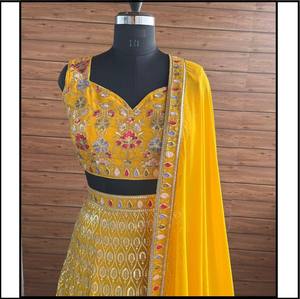 Georgette de créateur indien avec broderie Lehenga Choli avec Dupatta Party Wear Haldi Outfit Lehngha: Meilleure vente - Product Image 4