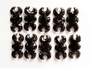 Venta al por mayor negro obsidiana Triple Luna cristal Briolette curación suelta piedra preciosa colgante media luna tallada forma de luna piedra encanto - Product Image 2