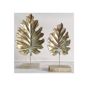 Statue de mariage en aluminium de style européen personnalisée, faite à la main, décoration d'intérieur, feuille artificielle dorée de qualité, sculpture ornementale, salon - Product Image 1