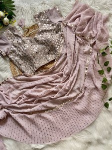 Saree en soie Bollywood tendance avec design de paillettes audacieuses pour adultes disponible en ligne - Product Image 6