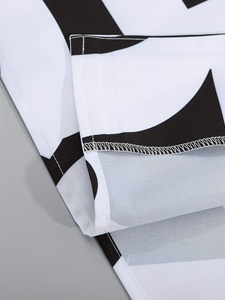 Conjunto de Camiseta de cuello redondo para hombre con estilo Conjunto de dos piezas en diseño floral negro El mejor atuendo de moda de verano - Product Image 4