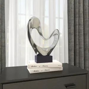 Sculpture en métal artisanale de girafe haute, accent de table ZE-3312R, moderne, de haute qualité, pour l'affichage dans les maisons de luxe, vente en gros, Zahid Exports - Product Image 1