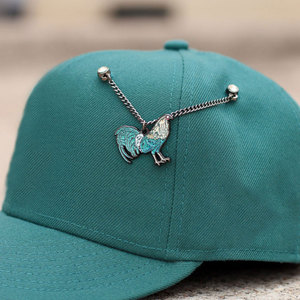 Épingle à chapeau personnalisée en métal avec inscription « Priez <span class=keywords><strong>pour</strong></span> <span class=keywords><strong>moi</strong></span> » avec strass et émail, pendentif <span class=keywords><strong>pour</strong></span> casquette - Product Image 2