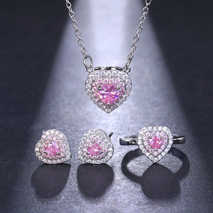 Conjunto de Joyería Delicado para Boda o Compromiso, Aretes y Collar con Halo de Corazón de Latón y Circonitas Rosas - Product Image 6