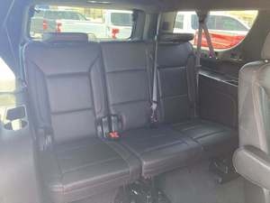 Sharp Dark 2024 Suburban High Country 4x4 Conduite à Gauche Sièges en Cuir d'Occasion Troisième Rangée de Sièges Navigation Bluetooth - Product Image 5