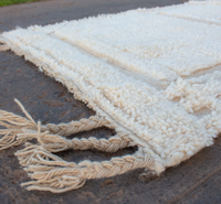 Tapis de couloir en laine gravée blanche Beni Ourain, grande course en laine véritable marocaine, tapis berbère authentique personnalisé