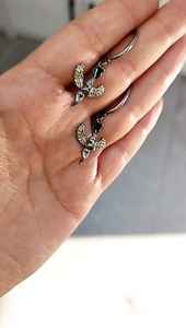 Colección de Pendientes de Plata de Ley Hechos a Mano al por Mayor – Diseños de Hoja de Ramas con Esmeralda y Rubí, Gazela Minimalista, Ángel con Circones - Product Image 6