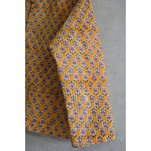 Veste en coton tissé matelassée réversible faite à la main, écologique, imprimé floral en blocs, manches longues, vêtements superposés pour femmes - Product Image 3