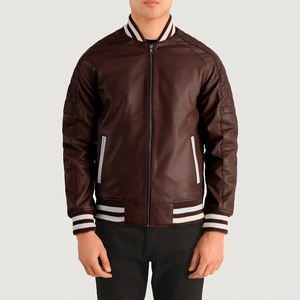 Custom College Varsity Chaquetas Hombres Premium Streetwear Chaqueta de béisbol con parches de mezcla de lana Cuerpo y mangas de cuero para la moda - Product Image 4