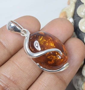 Colgante de forma ovalada de ámbar Báltico natural de sólida plata de ley 925 - Product Image 4