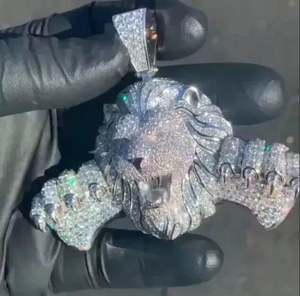 Colgante con Diamante de Corte Redondo de 5 Quilates con Forma de Letra para Hombre, Chapado en Oro Blanco de 14K sobre Plata, para Fiesta - Product Image 5