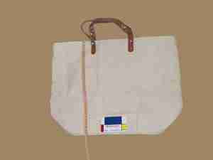 Rencontrez ces sacs, où la curiosité rencontre la valeur. - Product Image 2