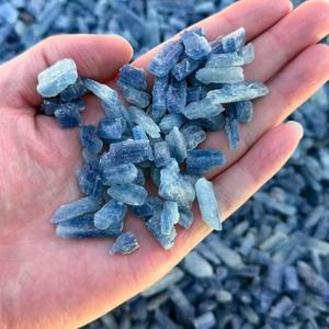 Pierres brutes de kyanite bleue naturelle, petites tailles, copeaux de pierres précieuses brutes pour l'art de la résine, la décoration des ongles et la purification par la guérison par les cristaux Reiki - Product Image 5