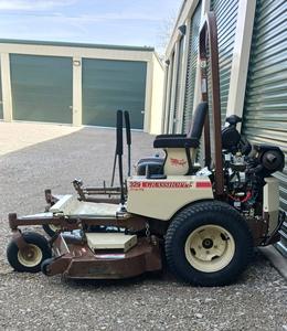 Tondeuse autoportée professionnelle Grasshopper d'occasion – Coupe-herbe pour aménagement paysager - Product Image 4