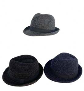 Chapeaux Bob en Laine Tricotés Personnalisés pour Femmes – Modèles Peintre Tendance et Colorés - Product Image 1