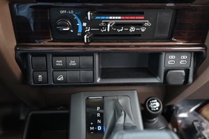 Camioneta Usada Lan-cruser 2022 Serie 300 3.3 V6 V8 Twin Turbo Diésel con Kit de Carrocería de Acero, 2 Años de Garantía, Fácil de Usar - Product Image 3