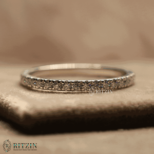 Anillo de boda de media eternidad con diamantes de corte redondo para mujer - Product Image 3