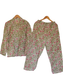 Ensemble de pyjamas en pur coton vêtements de nuit doux avec bretelles spaghetti bleu dentelle PJ's pour l'été pour demoiselles d'honneur se prélasser motif anime - Product Image 1