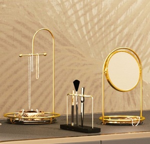 Support à bijoux en métal moderne et élégant à prix abordable avec finition polie pour organiser les bagues et les bracelets - Product Image 2