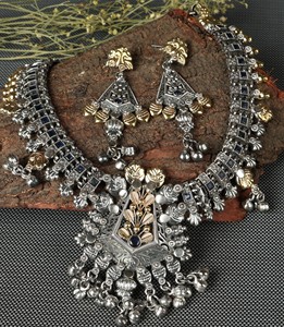 ชุดเครื่องประดับสร้อยคอและต่างหูสไตล์โบฮีเมียนแบบชนเผ่า ประดับพลอยโกเมน ตัวเรือนทำจากทองเหลืองชุบเงินโบราณ สำหรับผู้หญิง เหมาะสำหรับงานแต่งงาน งานหมั้น และวันครบรอบ - Product Image 4