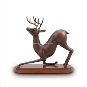 Figurine de renne dorée décorative faite à la main Décoration de Noël Statue de cerf de vacances Accent de table Décor d'hiver pour la maison - Product Image 5
