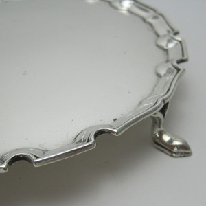 Bandeja Bohemia Moderna de Aluminio Repujado para Hostelería, Acabado Artístico Pulido con Brillo Plateado, Fabricada por Zahid Exports - Product Image 4