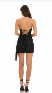 ชุดเพื่อนเจ้าสาวสีดำแบบไร้สาย รุ่น Radiant Nights พร้อมคอร์เซ็ทประดับพู่และเลื่อมสำหรับผู้หญิง - Product Image 2