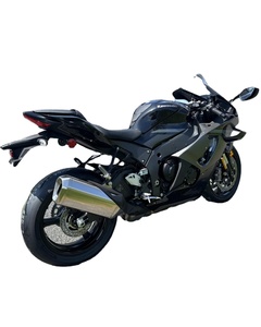 Moto de course haute performance de classe 1000 cm³ - Product Image 1