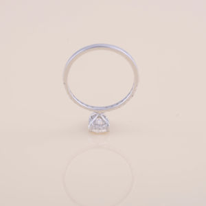 Anillo de compromiso con diamante cultivado en laboratorio de corte pera de 1.02 quilates, banda pavé de oro blanco, rosa y amarillo de 9 quilates, anillo nupcial. - Product Image 5